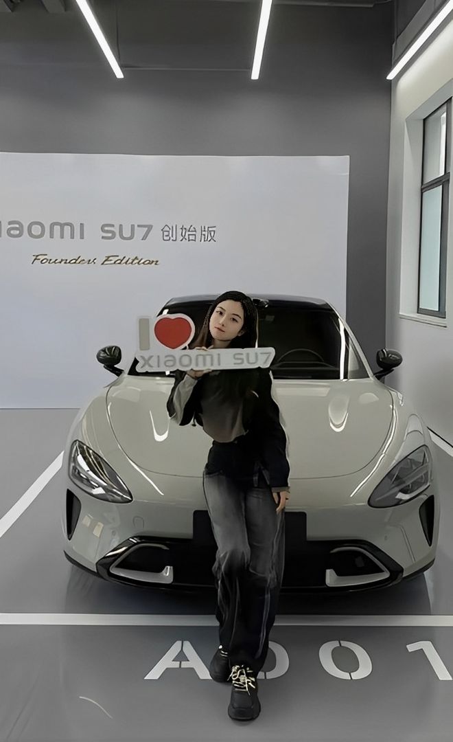 车主质量都这么高的吗？仙女也就长这样吧j9九游会(中国)网站小米SU7的美女(图9)